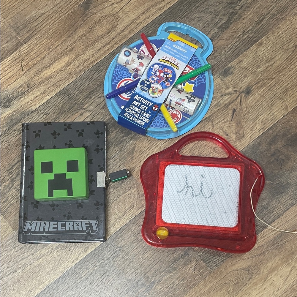 Minecraft Creeper Locking Journal + Kids Drawing Toys